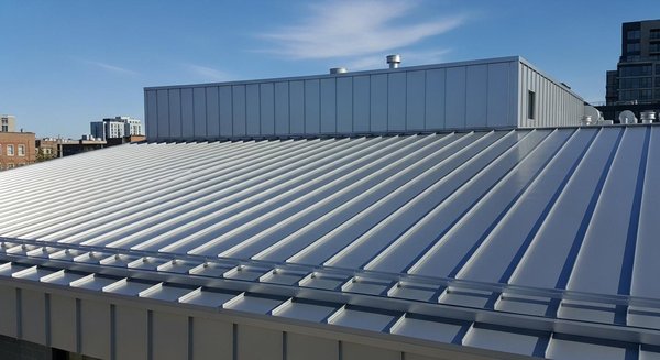 Toitures métalliques et d'acier à Montréal : les avantages pour votre bâtiment